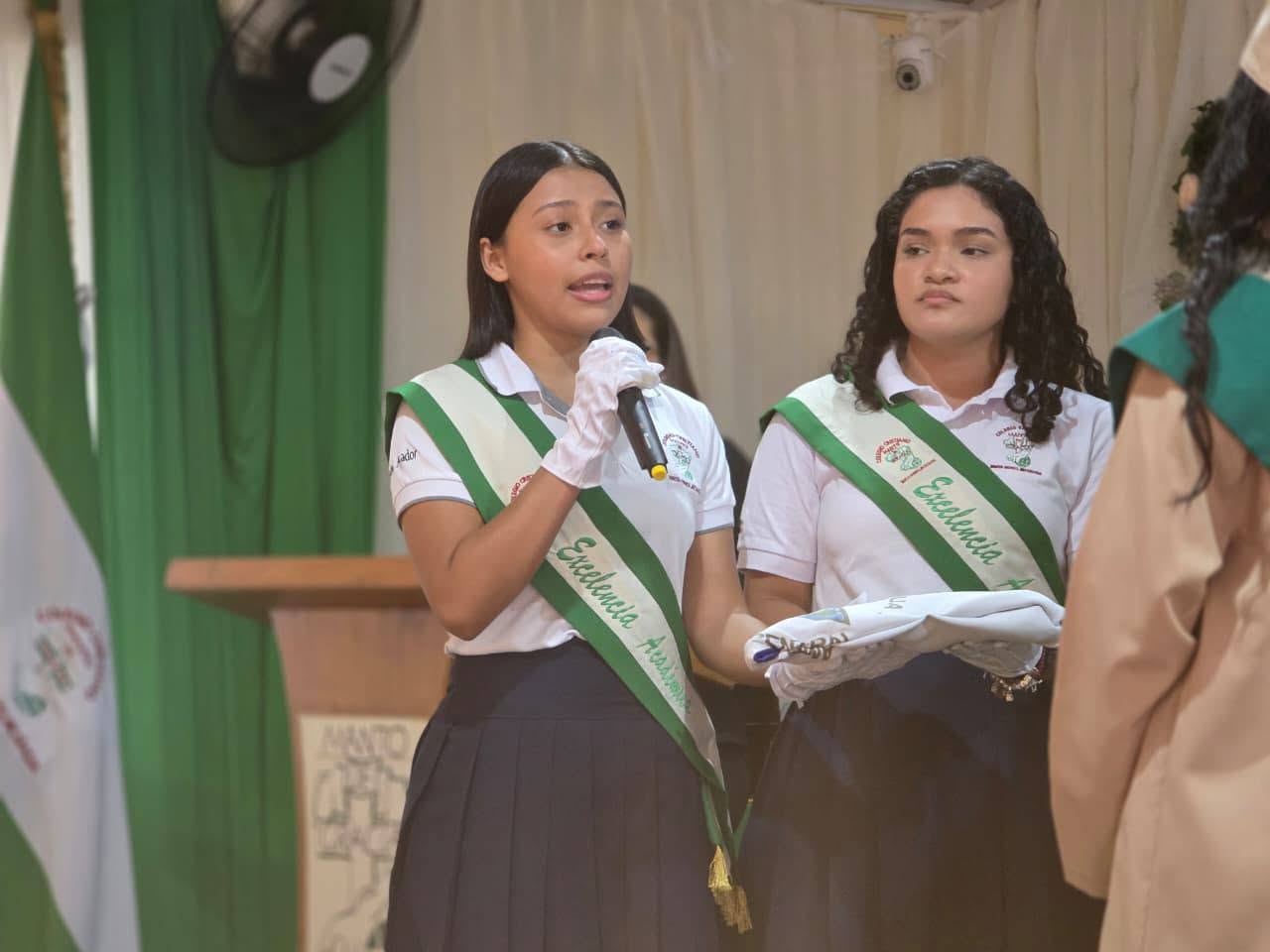 Estudiantes reconocidos por excelencia académica